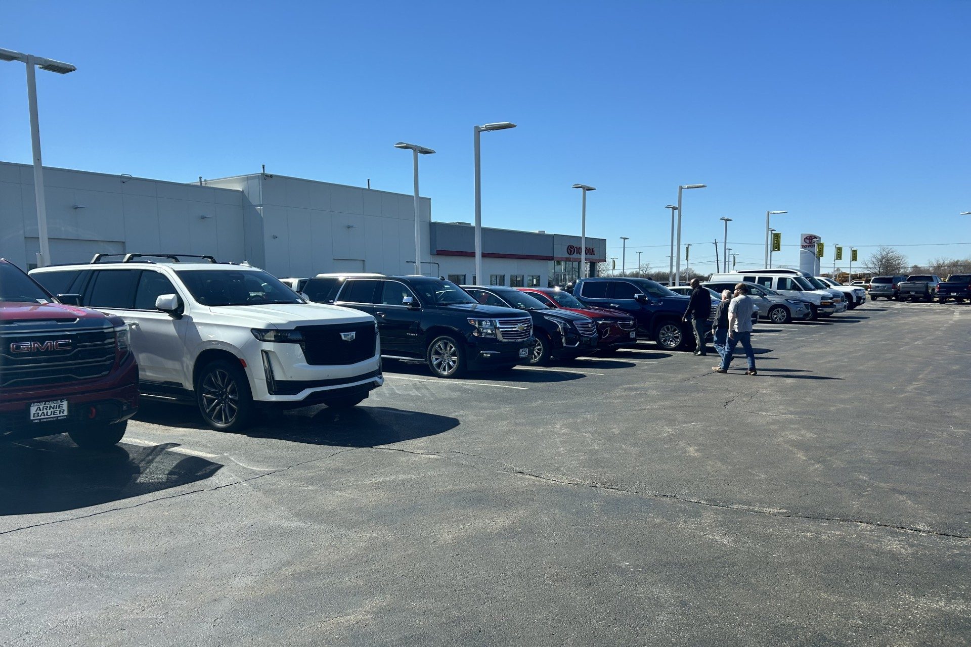large vehicle inventory at Arnie Bauer Buick GMC Matteson