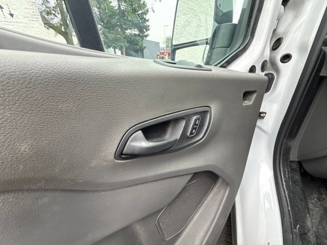 2025 Ford Transit Cargo Van T-250 148" Med Rf 9070 GVWR RWD