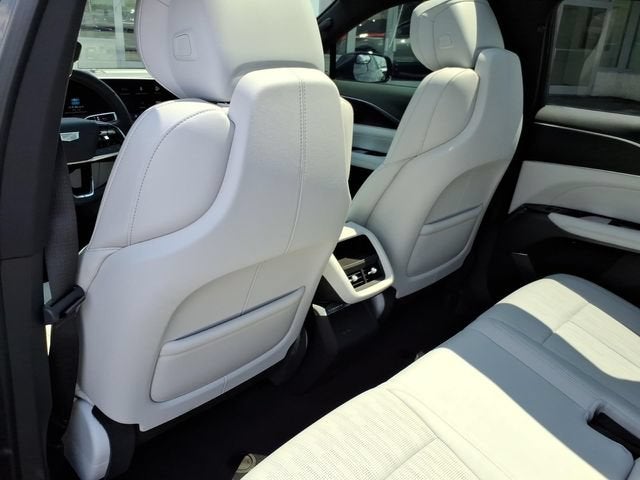 2025 Cadillac LYRIQ Luxury 1
