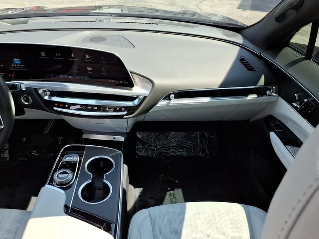 2025 Cadillac LYRIQ Luxury 1