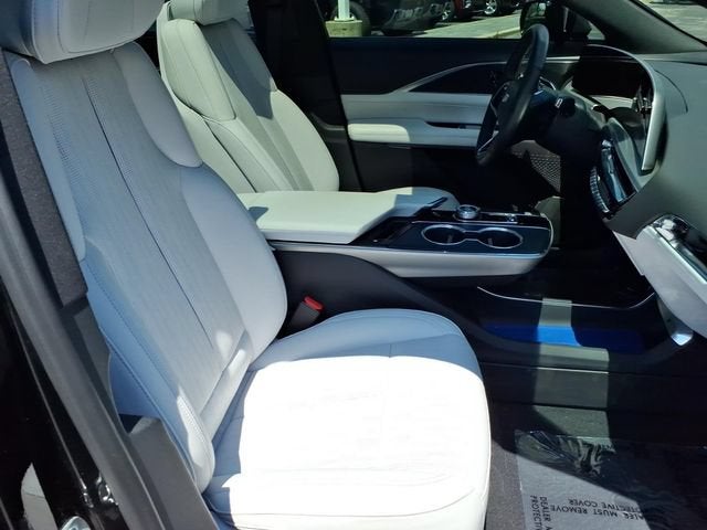 2025 Cadillac LYRIQ Luxury 1