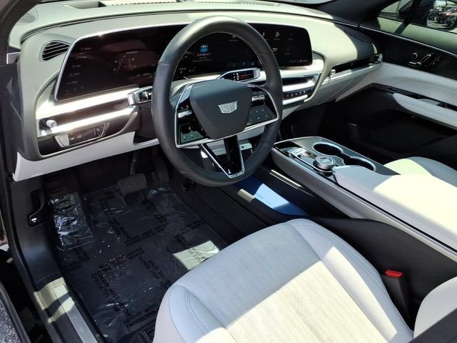 2025 Cadillac LYRIQ Luxury 1
