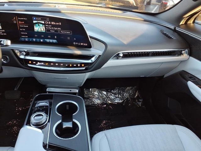 2024 Cadillac LYRIQ Luxury 1