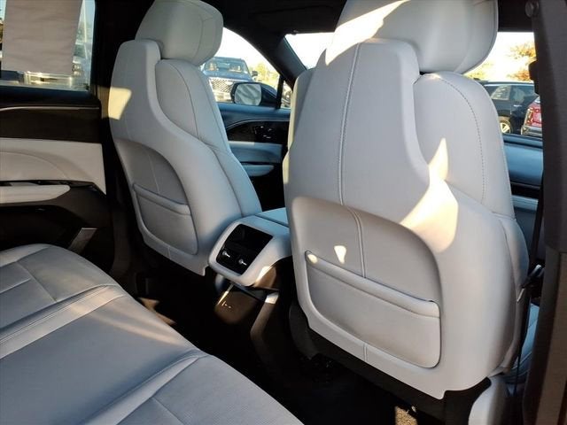 2024 Cadillac LYRIQ Luxury 1