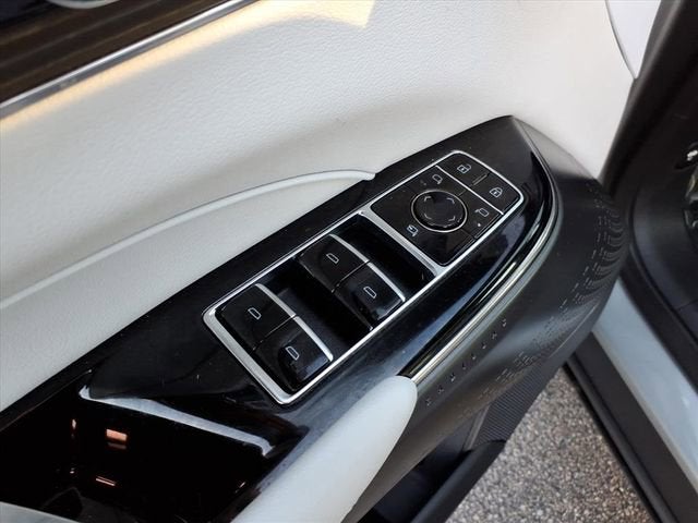 2024 Cadillac LYRIQ Luxury 1