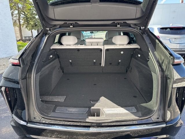 2024 Cadillac LYRIQ Luxury 1