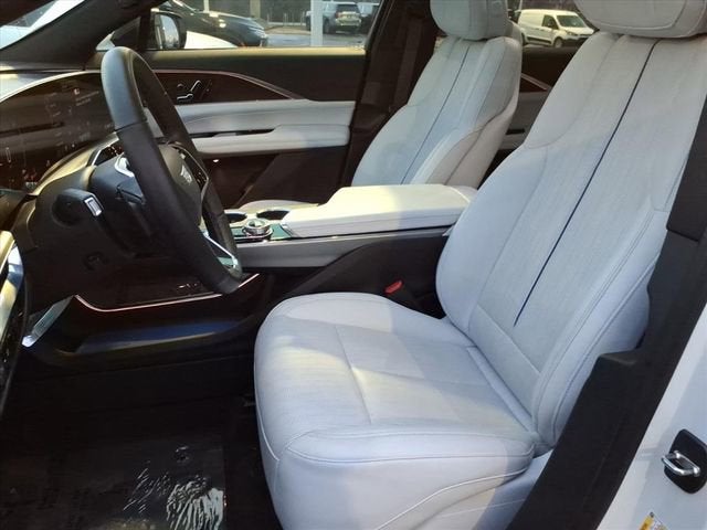 2024 Cadillac LYRIQ Luxury 1