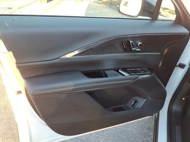 2024 Cadillac LYRIQ Luxury 1