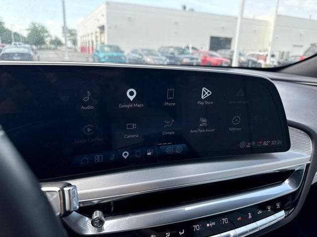 2024 Cadillac LYRIQ Luxury 2