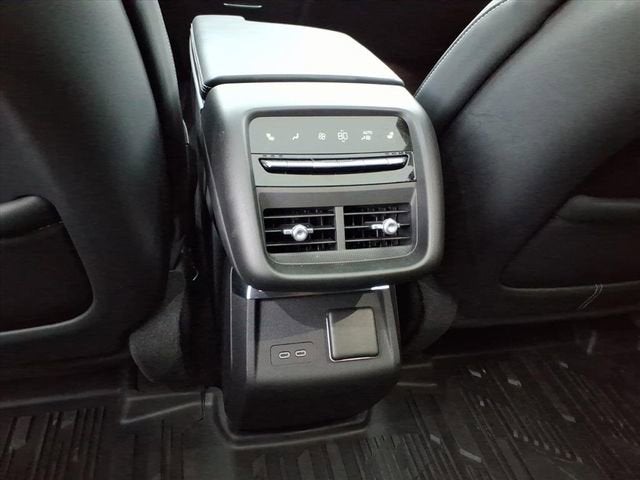 2024 Cadillac LYRIQ Luxury 3