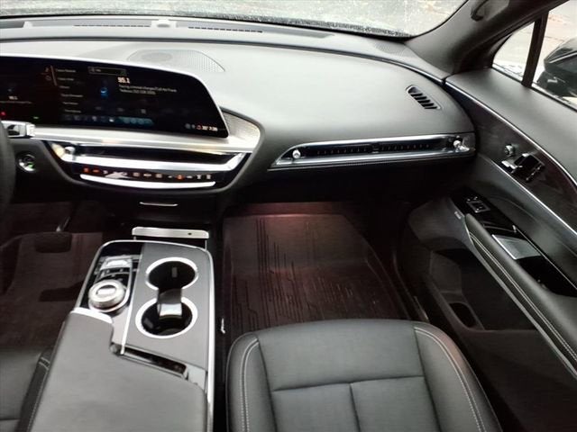 2024 Cadillac LYRIQ Luxury 3