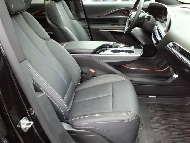 2024 Cadillac LYRIQ Luxury 3