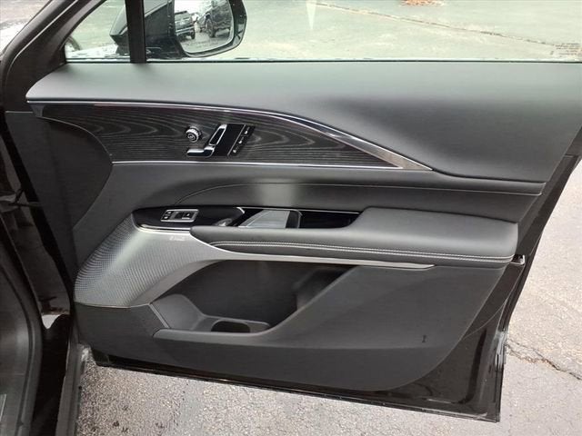 2024 Cadillac LYRIQ Luxury 3