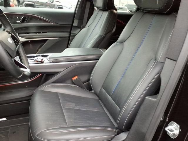 2024 Cadillac LYRIQ Luxury 3