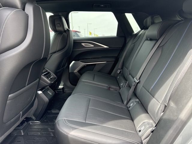 2025 Cadillac LYRIQ Luxury 3