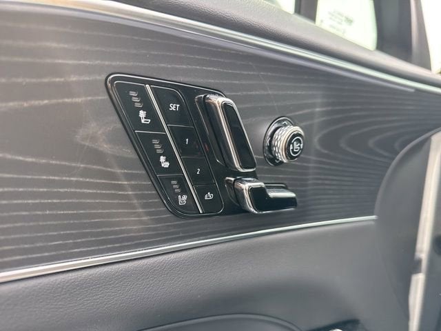 2025 Cadillac LYRIQ Luxury 3