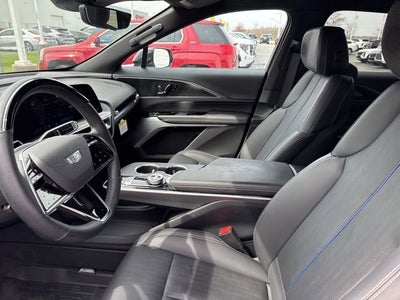 2025 Cadillac LYRIQ Luxury 3