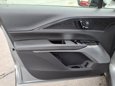 2025 Cadillac LYRIQ Luxury 3