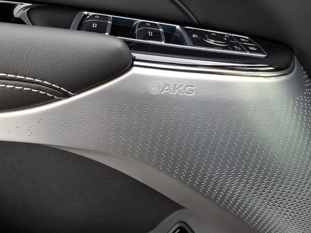 2025 Cadillac LYRIQ Luxury 3