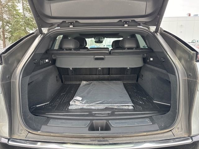 2025 Cadillac LYRIQ Luxury 3