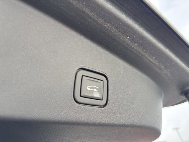 2025 Cadillac LYRIQ Luxury 3