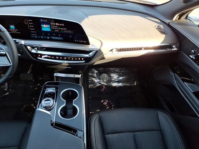 2025 Cadillac LYRIQ Luxury 3