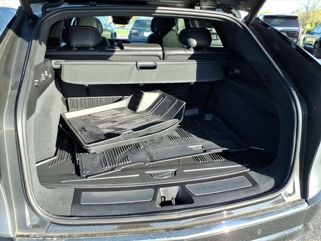 2025 Cadillac LYRIQ Luxury 3