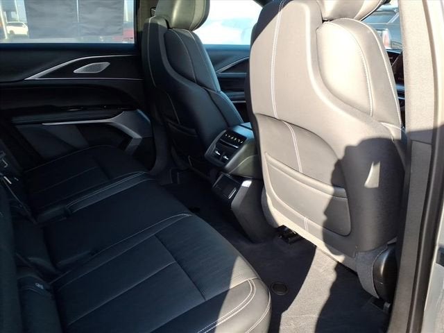 2025 Cadillac LYRIQ Luxury 3