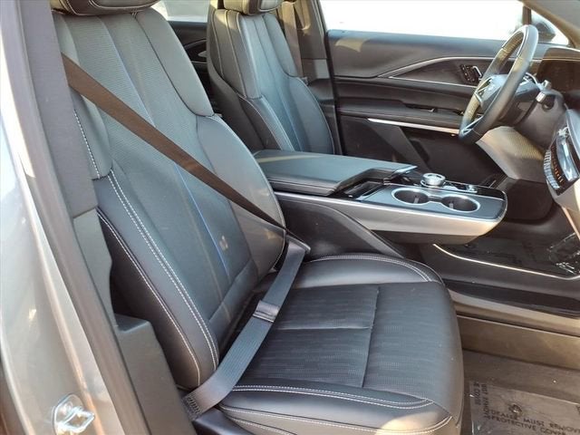 2025 Cadillac LYRIQ Luxury 3