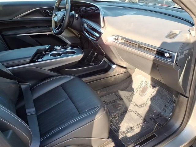 2025 Cadillac LYRIQ Luxury 3