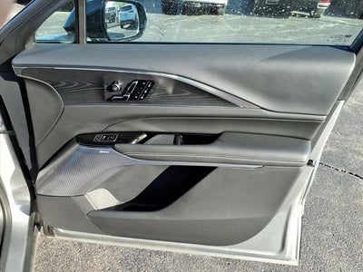 2025 Cadillac LYRIQ Luxury 3