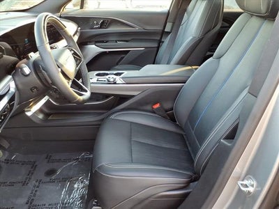 2025 Cadillac LYRIQ Luxury 3