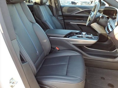 2025 Cadillac LYRIQ Luxury 3
