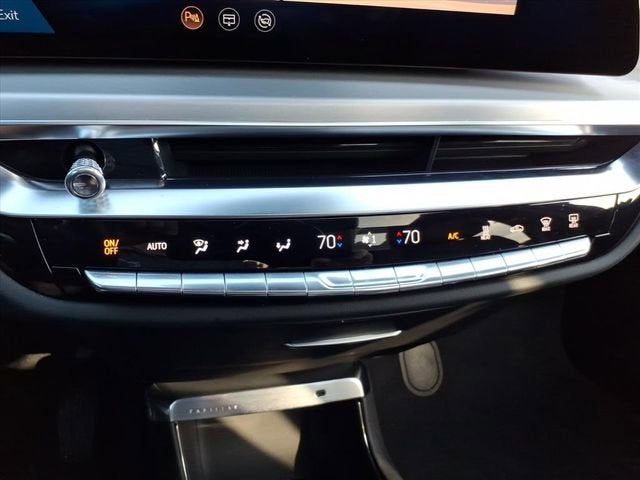 2025 Cadillac LYRIQ Luxury 3